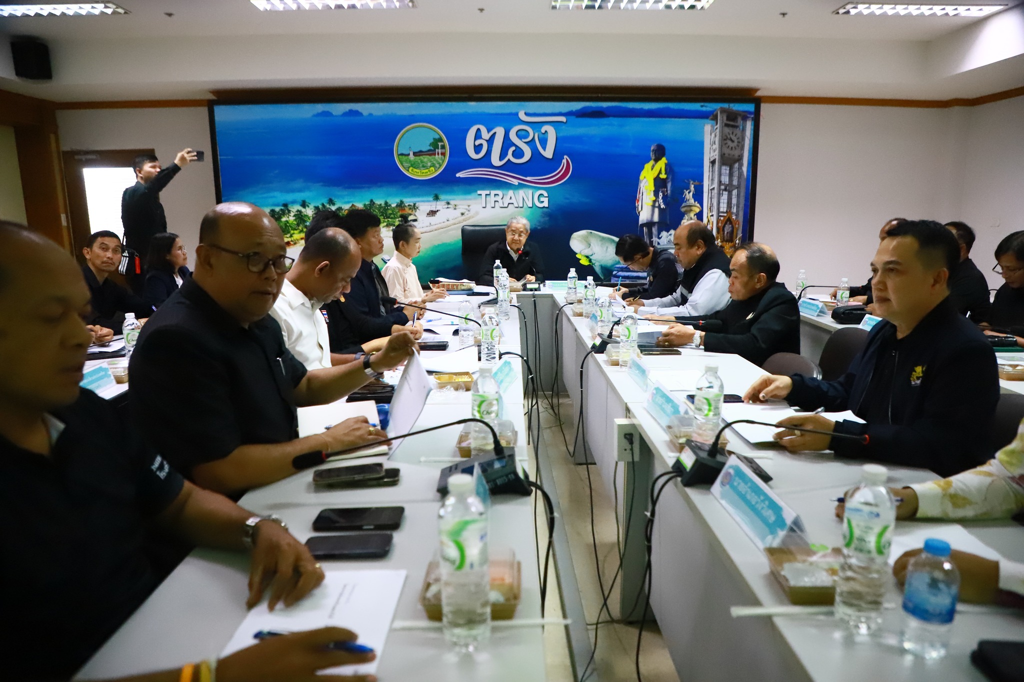 จังหวัดตรัง ร่วมประชุมปรึกษาหารือเดินหน้าโครงการ &ldquo;ด้วยจงรักและภักดี&rdquo; มุ่งสร้างประโยชน์สู่ชุมชนและรอยยิ้มของประชาชน