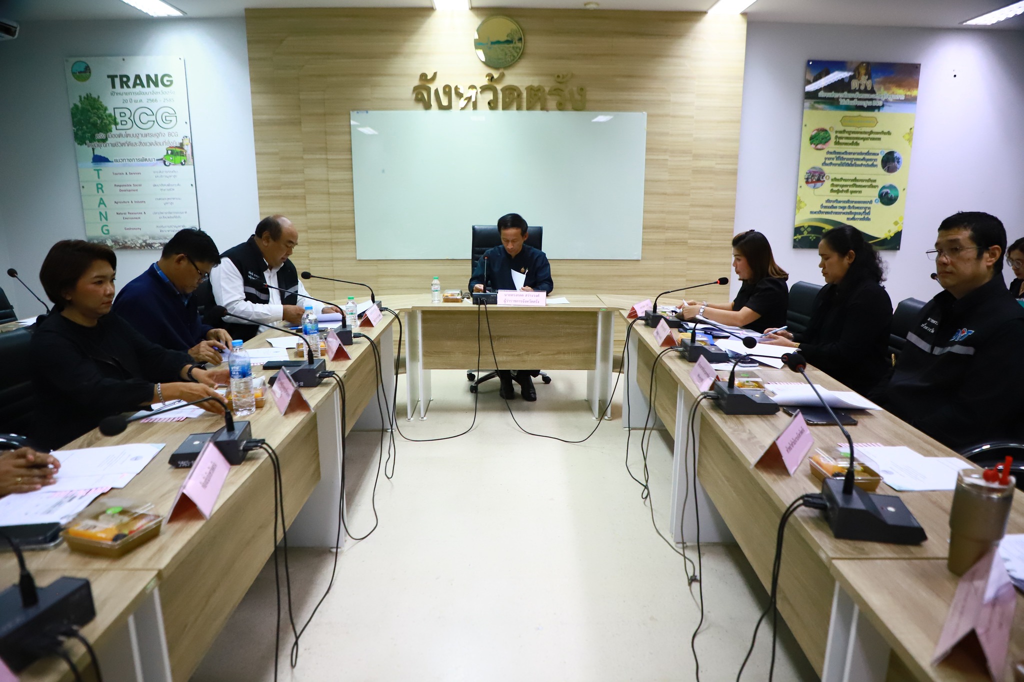 จังหวัดตรังประชุมคณะกรรมการแก้ไขปัญหาสารพิษตกค้างในผักและผลไม้ สร้างความเชื่อมั่นให้ผู้บริโภค