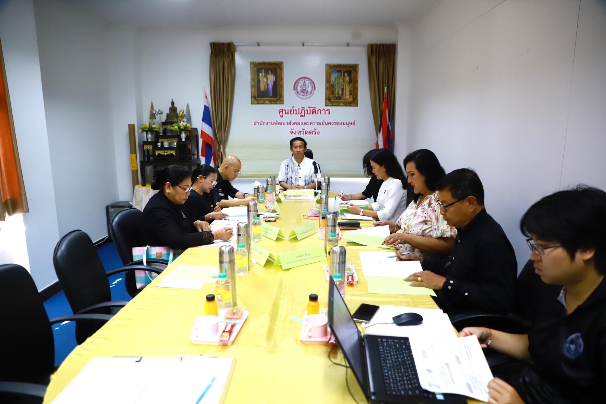 จังหวัดตรัง ประชุมพิจารณาคัดเลือก "บุคคลต้นแบบทำความดีเพื่อแผ่นดิน วุฒิสภา" เชิดชูเกียรติจิตอาสาผู้สร้างแรงบันดาลใจให้สังคม