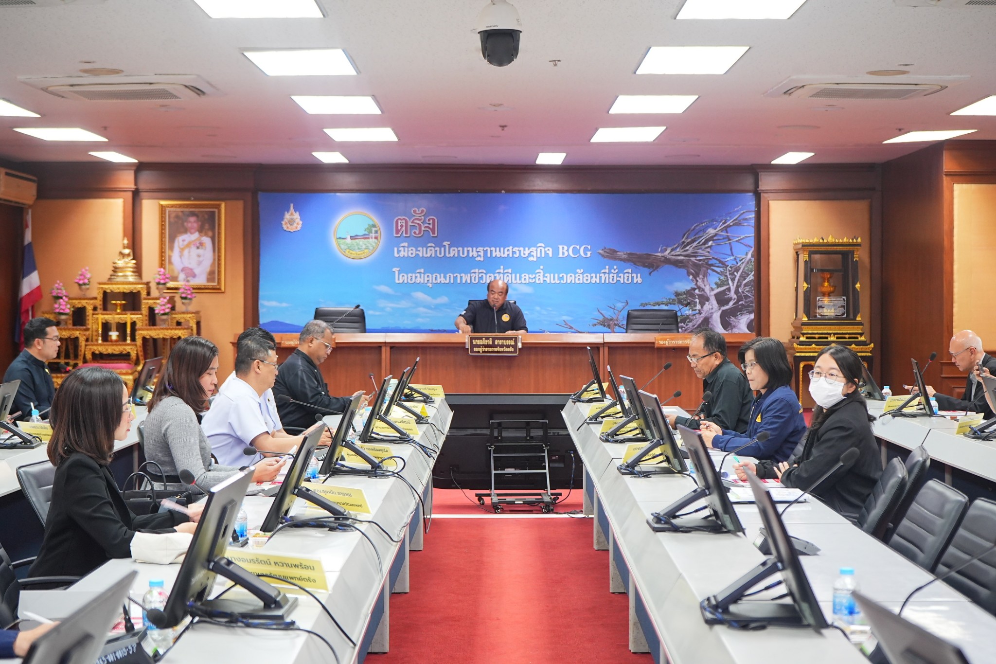 ตรังประชุมคณะกรรมการโรคติดต่อ ติดตามสถานการณ์เฝ้าระวังและเตรียมพร้อมรับมือโรคอุบัติใหม่