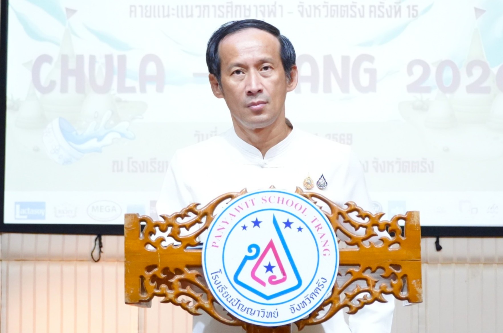 ผู้ว่าฯ ตรัง เปิดค่ายแนะแนว &ldquo;จุฬาฯ-ตรัง ครั้งที่ 15&rdquo; กระตุ้นเยาวชนค้นหาตัวตน สู่ความสำเร็จทางการศึกษา ณ โรงเรียนปัญญาวิทย์