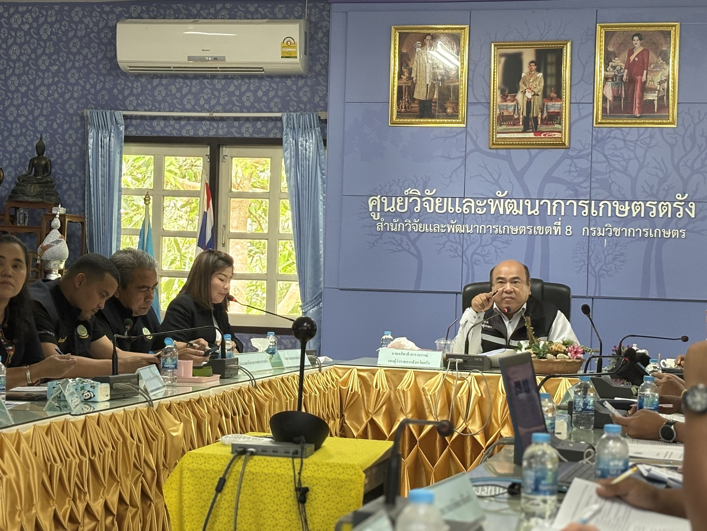 รองผู้ว่าฯ ตรัง ลงพื้นที่ตรวจเยี่ยมศูนย์วิจัยและพัฒนาการเกษตรตรัง พร้อมเป็นประธานถกแผนพัฒนา &ldquo;ฝายคลองลิพัง&rdquo; สู่ความยั่งยืน