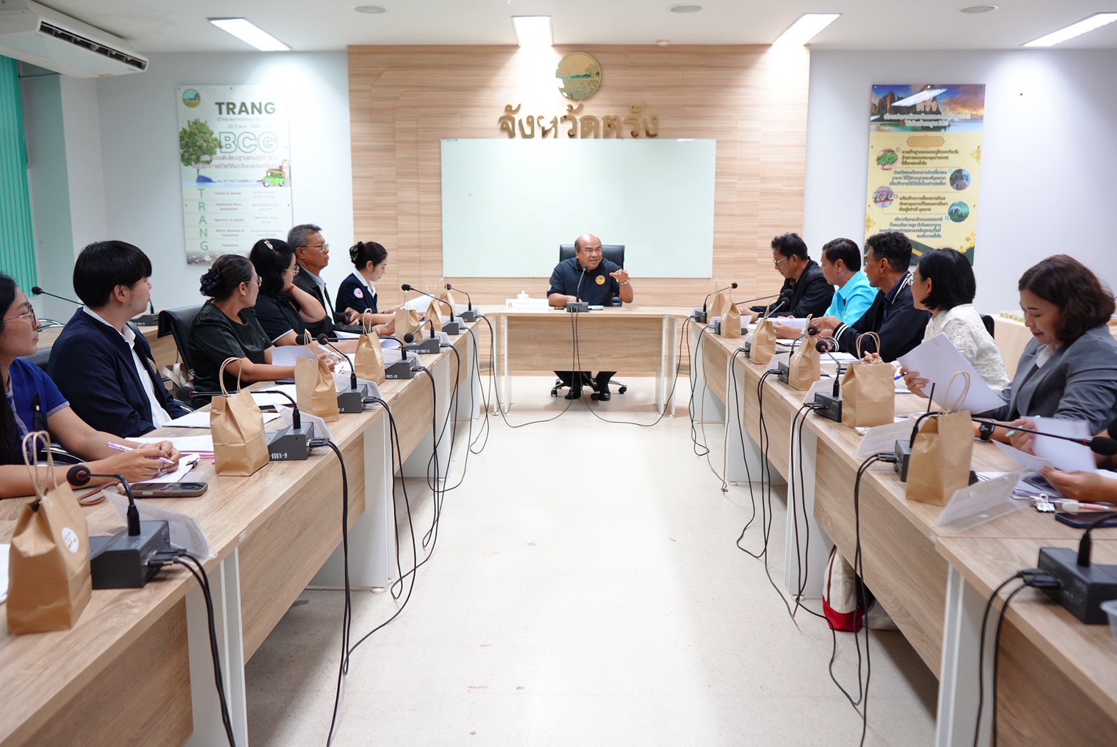 รองผู้ว่าฯ ตรัง นั่งประธานคัดเลือก 5 เมนูเด็ด &ldquo;รสชาติ...ที่หายไป The Lost Taste&rdquo; มุ่งยกระดับอาหารท้องถิ่นสู่มรดกวัฒนธรรมสร้างสรรค์