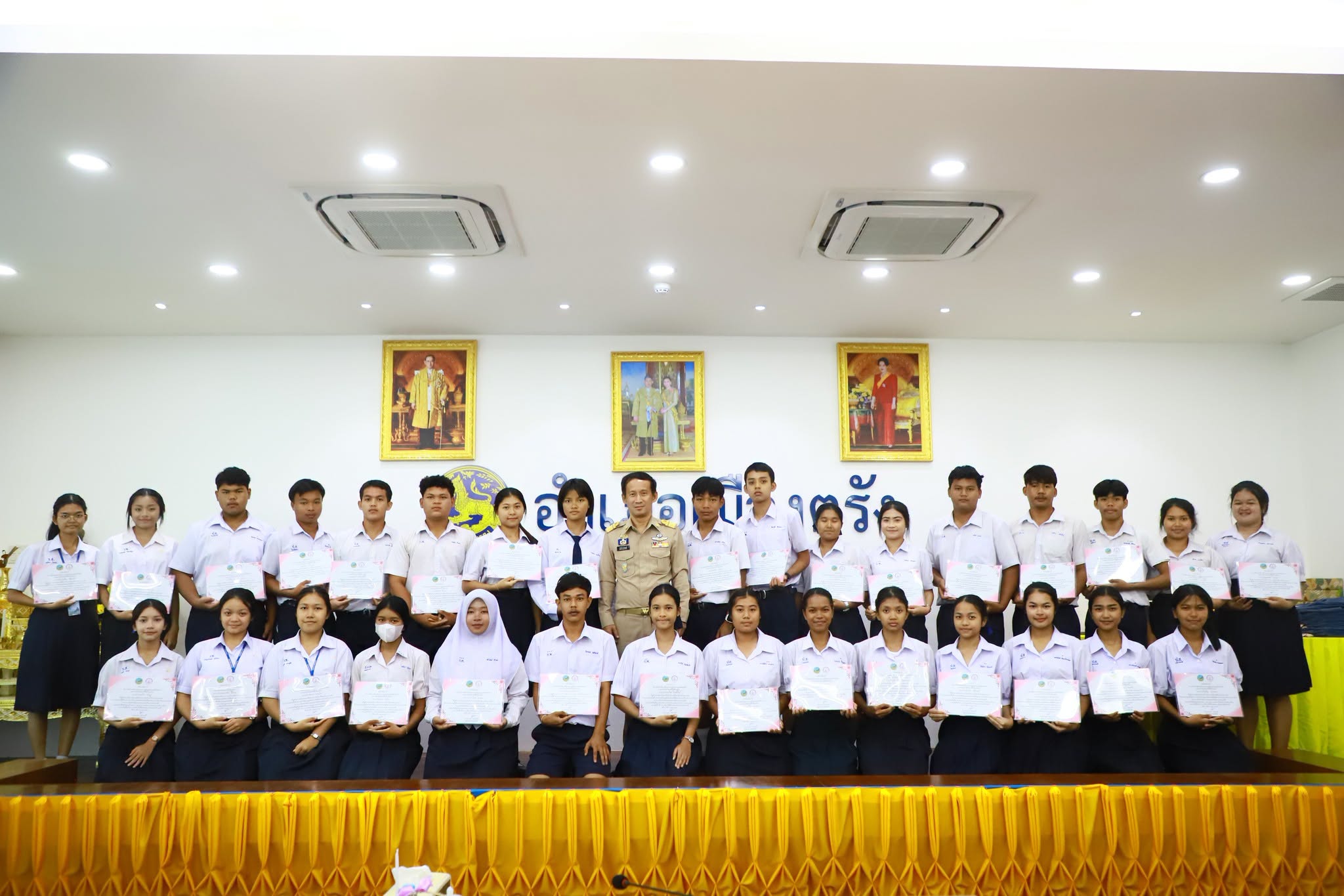 ผู้ว่าฯ ทรงกลด เป็นประธานปิดโครงการพัฒนาทักษะอาชีพเด็กและเยาวชนกลุ่มเปราะบาง มุ่งสร้างรากฐานความมั่นคงทางรายได้สู่ความยั่งยืน