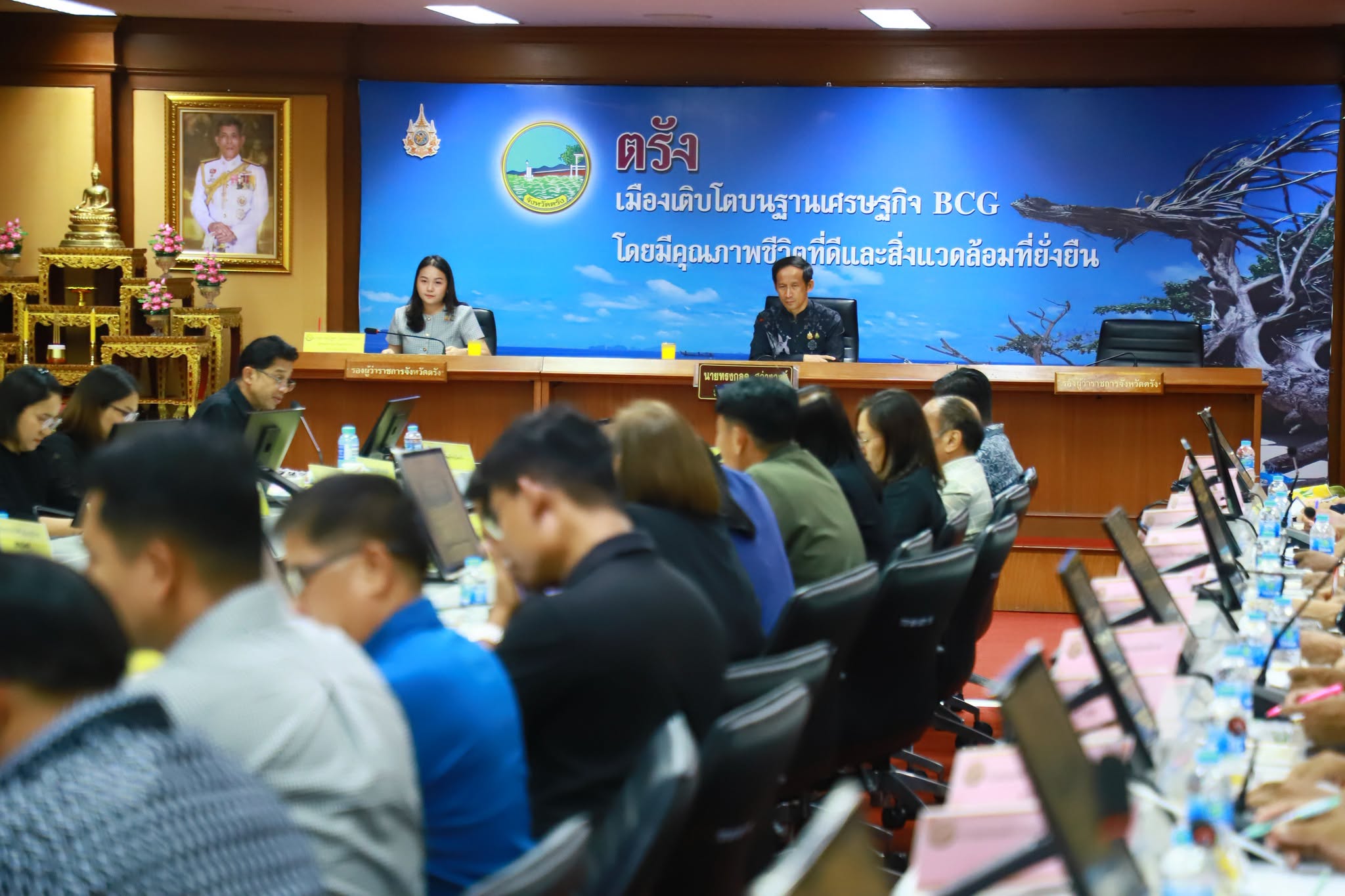 จังหวัดตรัง ประชุมผู้บริหารองค์กรปกครองส่วนท้องถิ่น ครั้งที่ 2/2569 ขับเคลื่อนนโยบายและติดตามการดำเนินงานสำคัญเพื่อพัฒนาพื้นที่