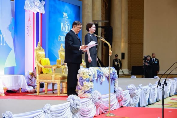 ผู้ว่าฯ ตรัง เข้าเฝ้าฯ รับเสด็จ พระบาทสมเด็จพระเจ้าอยู่หัว และสมเด็จพระนางเจ้าฯ พระบรมราชินี ในงาน "มหกรรมกองทุนแม่ของแผ่นดิน ประจำปี 2569"