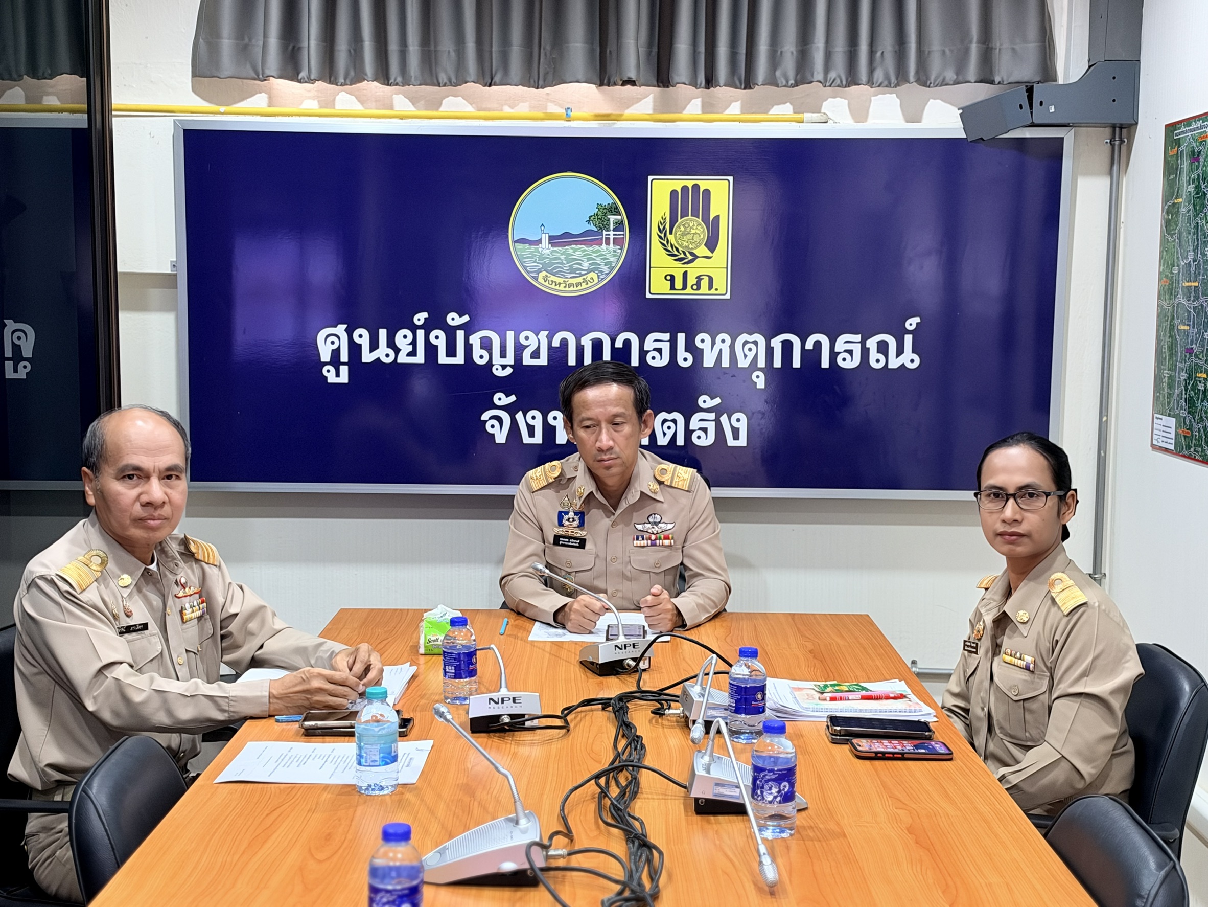 ผู้ว่าฯ ตรัง นำส่วนราชการที่เกี่ยวข้องร่วมประชุม บกปภ.ช. ผ่านระบบสื่ออิเล็กทรอนิกส์ ติดตามสถานการณ์และการช่วยเหลือผู้ประสบอุทกภัย