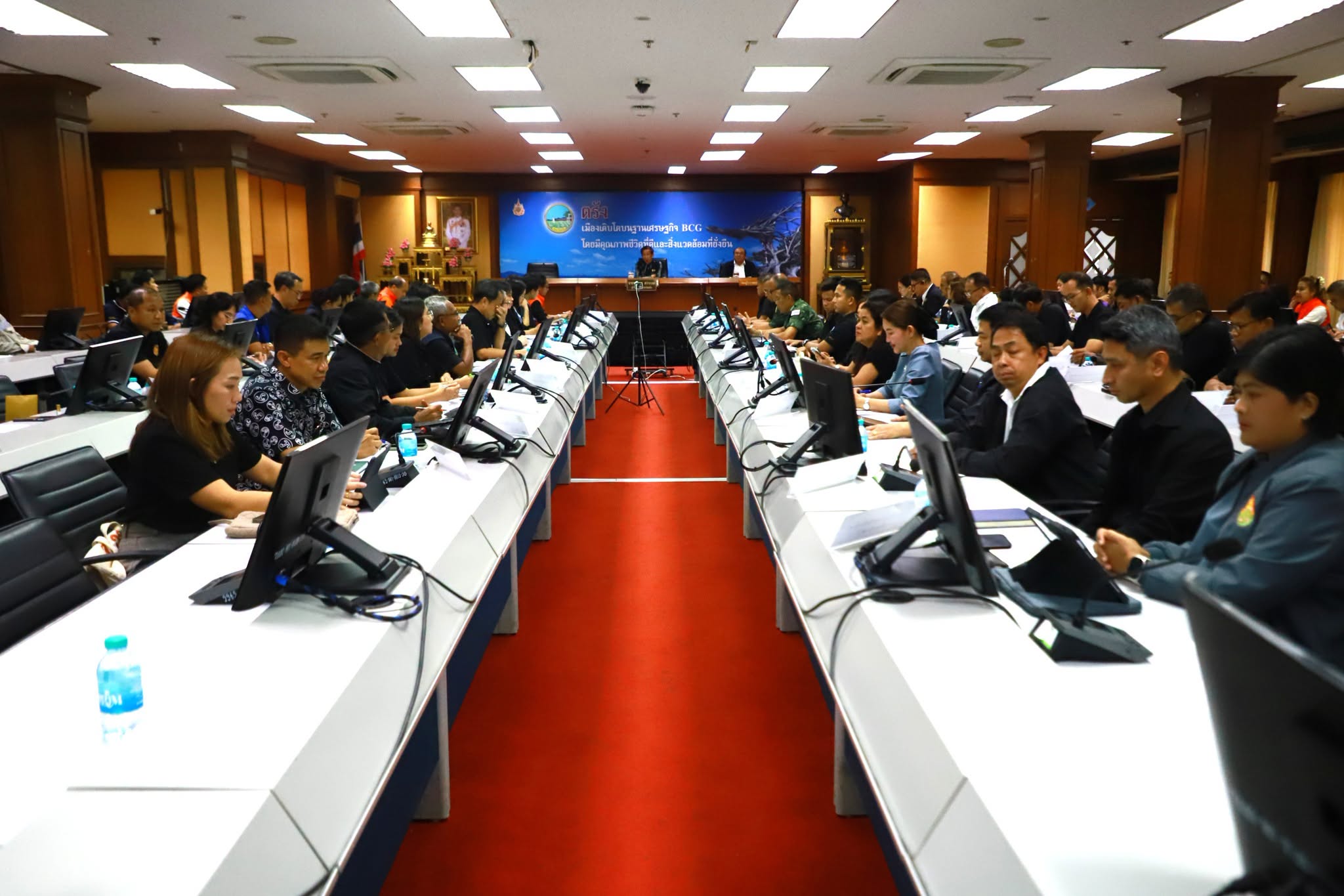 จังหวัดตรังประชุมเตรียมพร้อมรับสถานการณ์อุทกภัยช่วงฤดูฝน ปี 2569 เน้นย้ำ "เฝ้าระวัง เตรียมพร้อม ลดความเสี่ยง เพื่อความปลอดภัยของประชาชน"